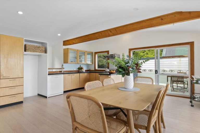 Photo of property in 32 Owhiro Bay Parade, Owhiro Bay, Wellington, 6023