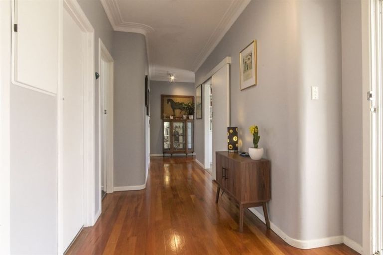 Photo of property in 10 Murray Road, Te Atatu Peninsula, Auckland, 0610