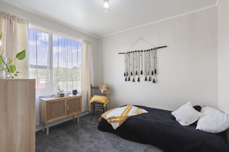 Photo of property in 79 Solar Road, Glen Eden, Auckland, 0602