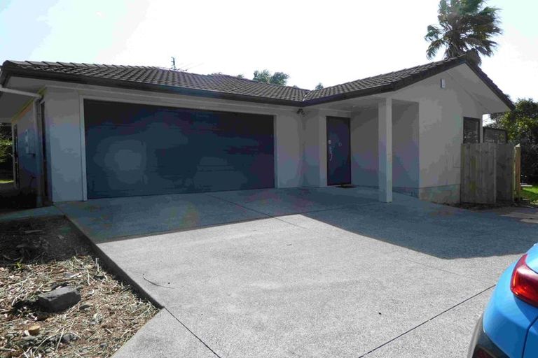 Photo of property in 42 Triangle Road, Massey, Auckland, 0614