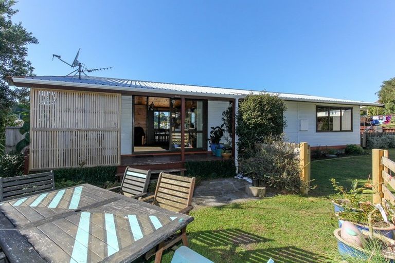 Photo of property in 77 Riversdale Drive, Merrilands, New Plymouth, 4312