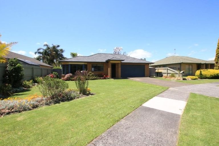 Photo of property in 24 Glencalder Place, Wattle Downs, Auckland, 2103