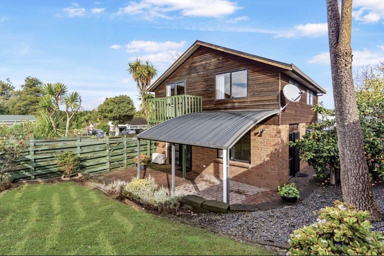 Photo of property in 2/6 Eugenia Rise, Totara Heights, Auckland, 2105