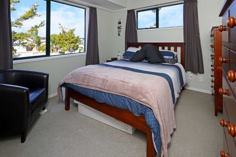 Photo of property in 19a Riserra Drive, Ranui, Auckland, 0612