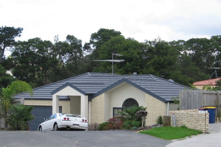 Photo of property in 13 Berkshire Terrace, Massey, Auckland, 0614