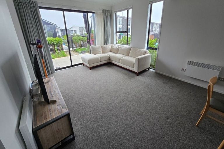 Photo of property in 28 Hobsonville Point Road, Hobsonville, Auckland, 0616