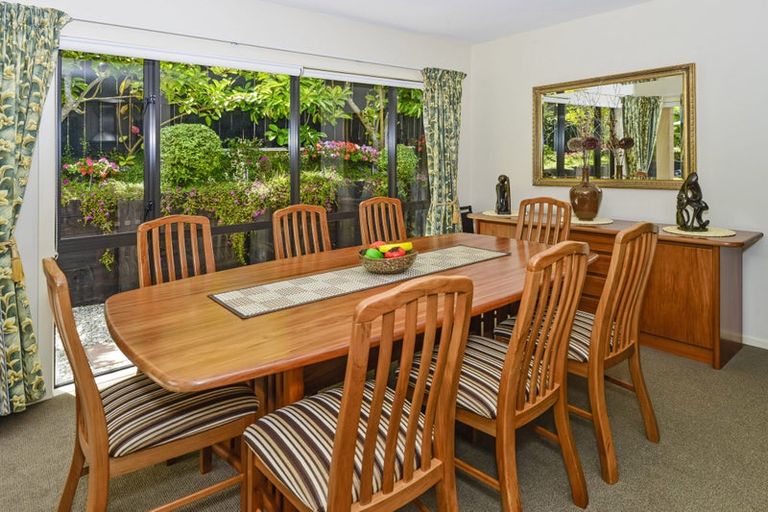 Photo of property in 6 Rising Parade, Fairview Heights, Auckland, 0632