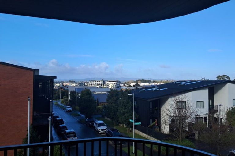 Photo of property in 4/85 Bomb Point Drive, Hobsonville, Auckland, 0616