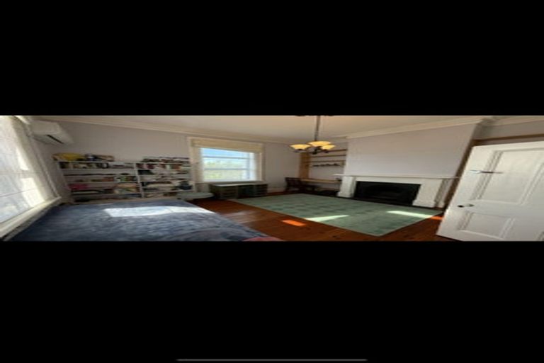 Photo of property in 16 Ascog Road, Ravensbourne, Dunedin, 9022