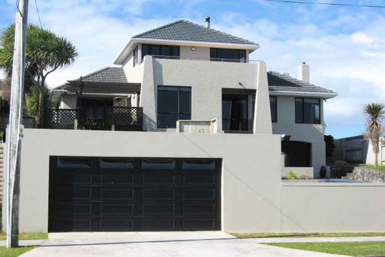 Photo of property in 49 Paynters Avenue, Strandon, New Plymouth, 4312