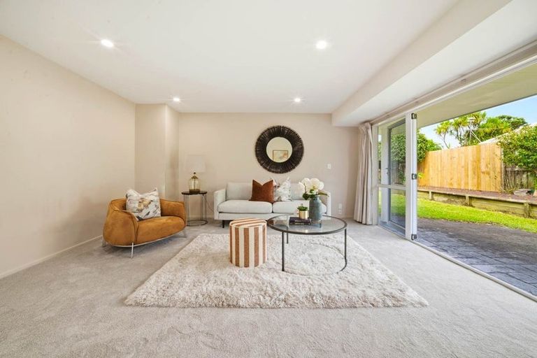 Photo of property in 22 Suncrest Drive, West Harbour, Auckland, 0618