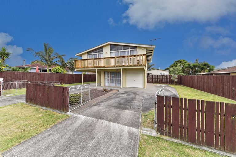 Photo of property in 28 Gibbons Road, Weymouth, Auckland, 2103
