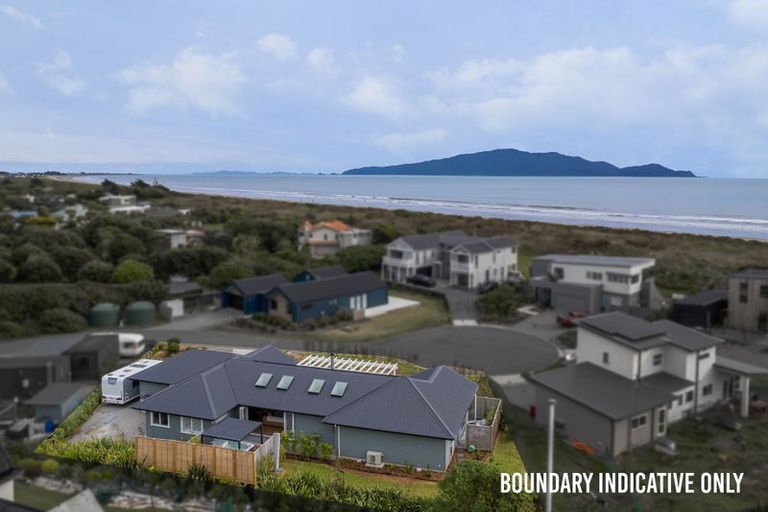 Photo of property in 6 Arapipi Way, Peka Peka, Waikanae, 5391