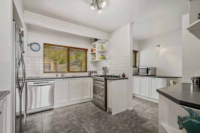 Photo of property in 68 The Terrace, Herald Island, Auckland, 0618