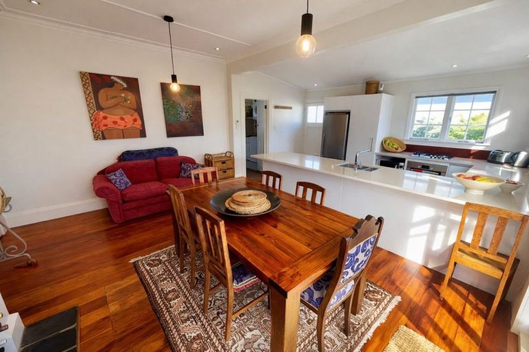 Photo of property in 2/21 Cowper Street, Devonport, Auckland, 0624