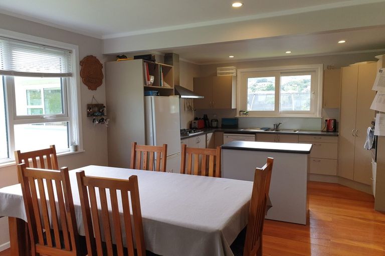 Photo of property in 352 Main Road, Tawa, Wellington, 5028