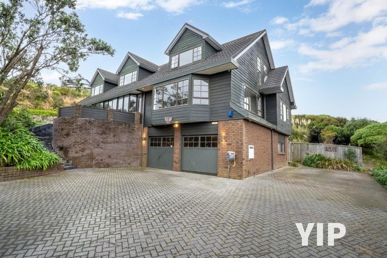 Photo of property in 85 Woodman Drive, Tawa, Wellington, 5028