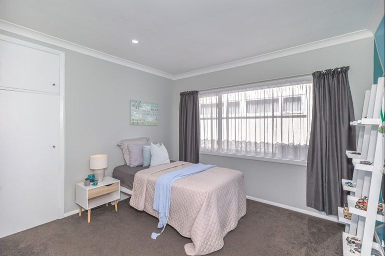 Photo of property in 28 Chester Street, Levin, 5510