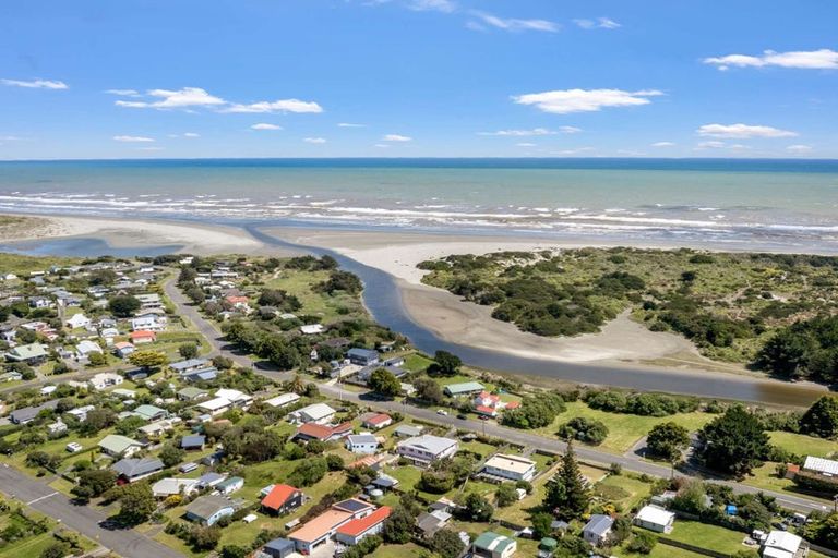 Photo of property in 14 Manga-pirau Street, Waikawa Beach, Manakau, 5573