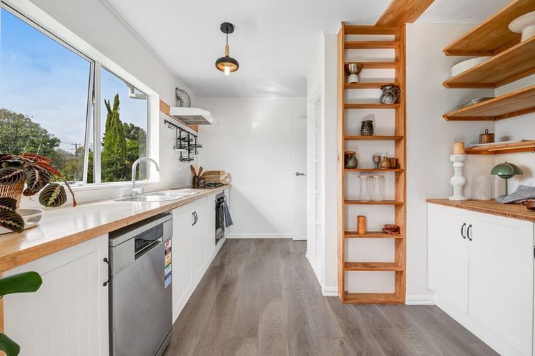 Photo of property in 129 Awaroa Road, Helensville, 0800