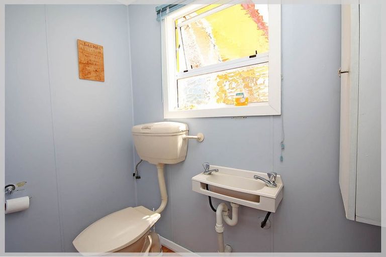 Photo of property in 9 Dewe Terrace, Foxton Beach, Foxton, 4815