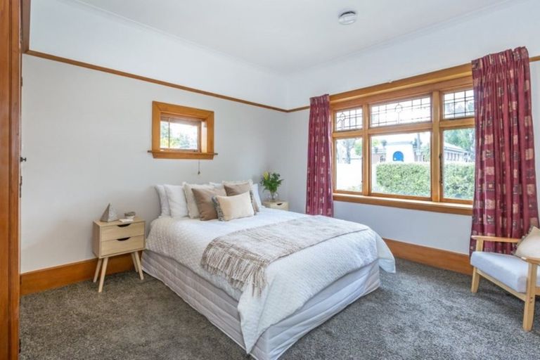 Photo of property in 70 Sandwich Road, Beckenham, Christchurch, 8023