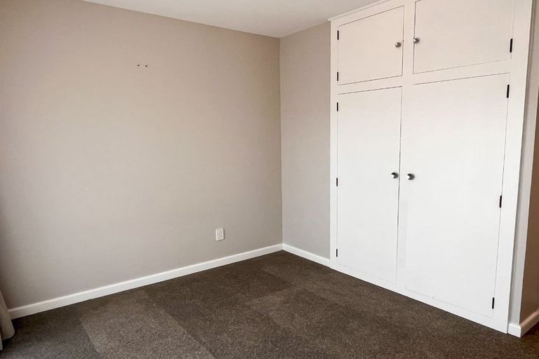 Photo of property in 180 Centaurus Road, Saint Martins, Christchurch, 8022