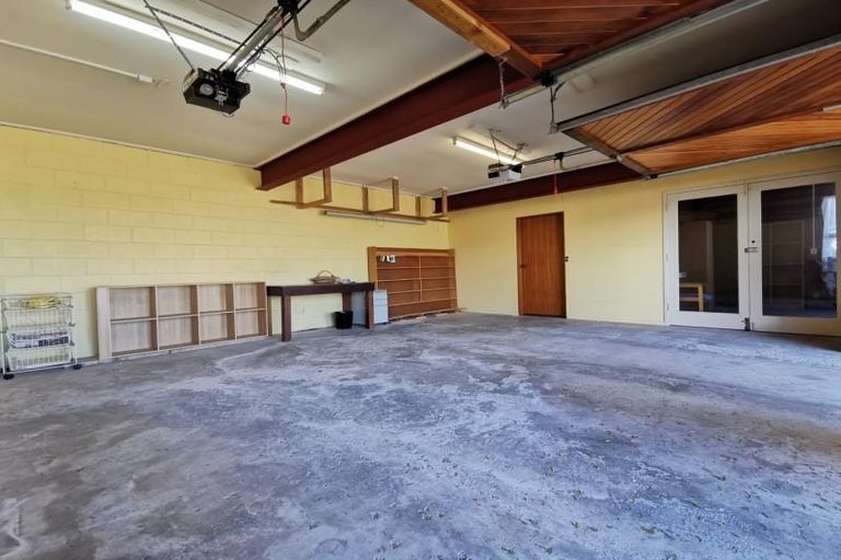 Photo of property in 16 Arahanga Grove, Maupuia, Wellington, 6022