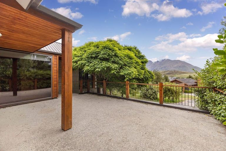 Photo of property in 15 Skye Lane, Jacks Point, Queenstown, 9371