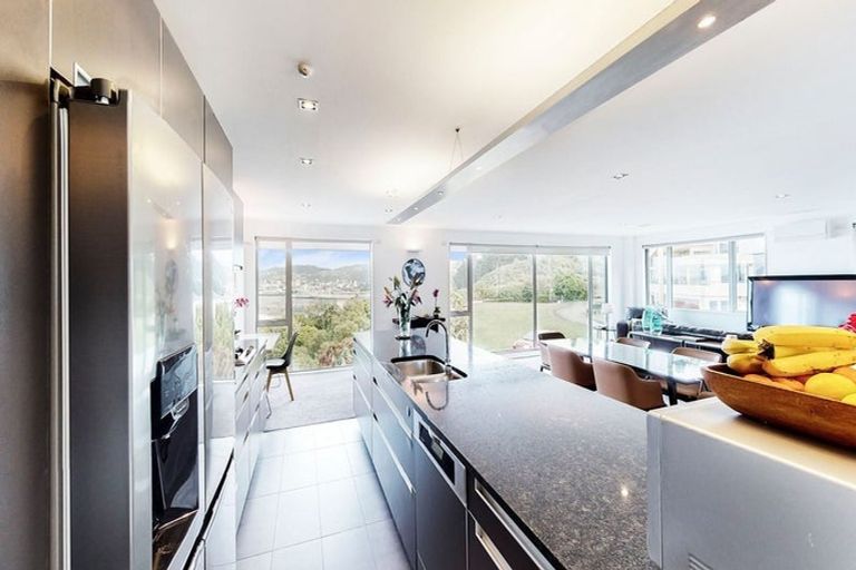 Photo of property in 11 Sovereign Point, Kaiwharawhara, Wellington, 6035