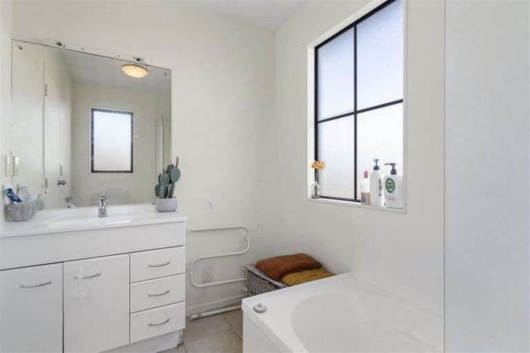 Photo of property in 34 Bleakhouse Road, Howick, Auckland, 2014