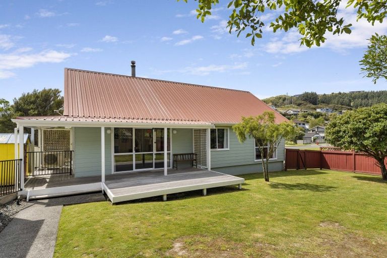 Photo of property in 2 Seagull Place, Whitby, Porirua, 5024