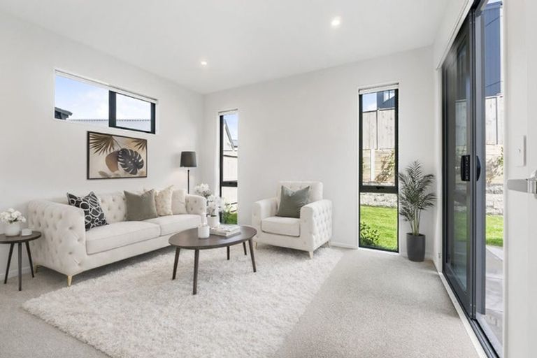 Photo of property in 24 Wintergarden Avenue, Rosehill, 2113