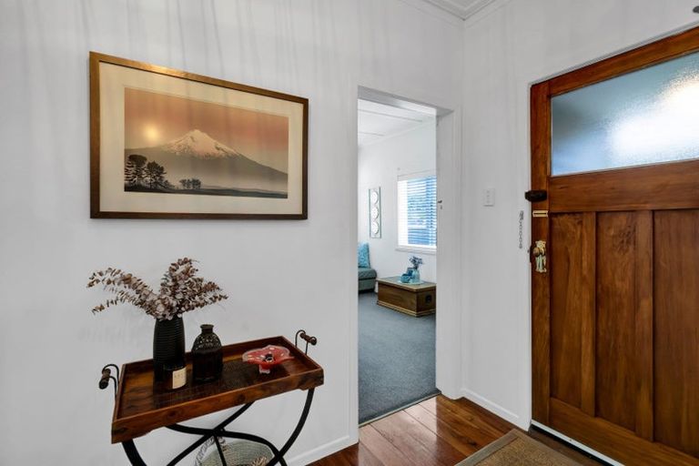 Photo of property in 86 Tukapa Street, Westown, New Plymouth, 4310