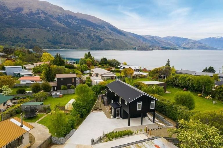 Photo of property in 14 Lakeview Terrace, Lake Hawea, Wanaka, 9382