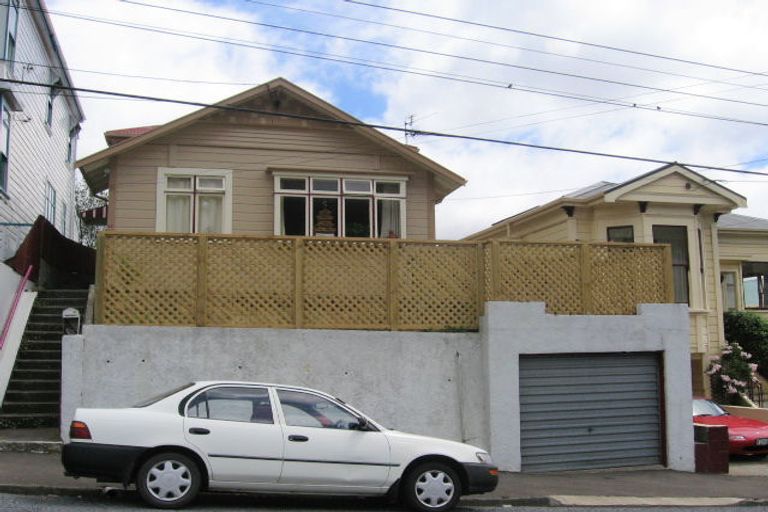Photo of property in 42 Porritt Avenue, Mount Victoria, Wellington, 6011