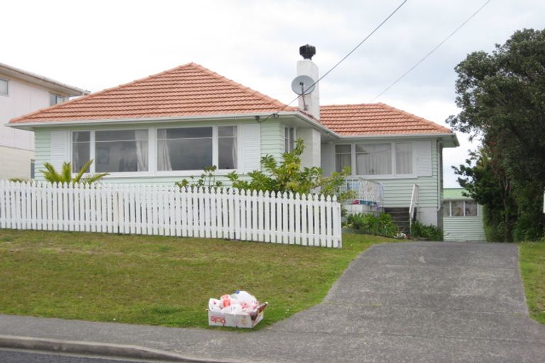 Photo of property in 1325 Whangaparaoa Road, Army Bay, Whangaparaoa, 0930