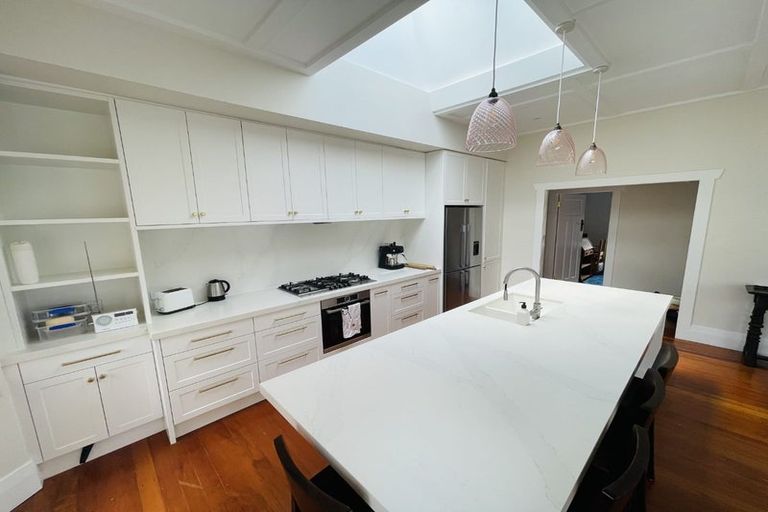 Photo of property in 14 Hanlon Crescent, Narrow Neck, Auckland, 0624