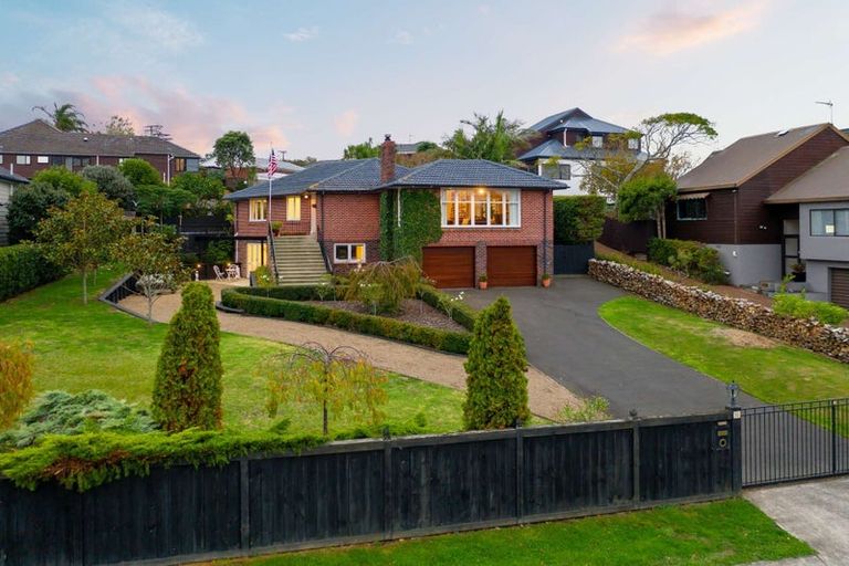 Photo of property in 10 Glenfern Road, Mellons Bay, Auckland, 2014