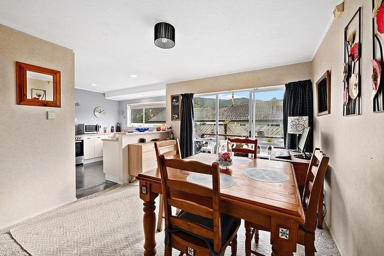 Photo of property in 22 Memphis Grove, Totara Park, Upper Hutt, 5018