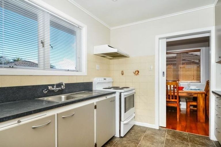 Photo of property in 420 Old Te Atatu Road, Te Atatu Peninsula, Auckland, 0610