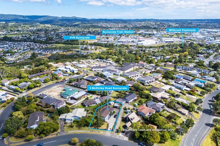 Photo of property in 5 Mckinley Road, Sunnyvale, Auckland, 0612