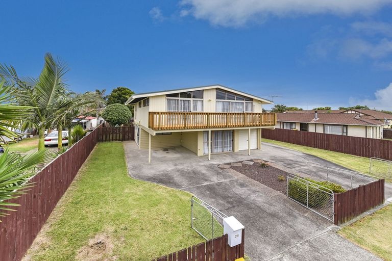 Photo of property in 28 Gibbons Road, Weymouth, Auckland, 2103