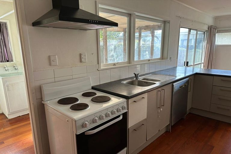 Photo of property in 89 Gossamer Drive, Pakuranga Heights, Auckland, 2010