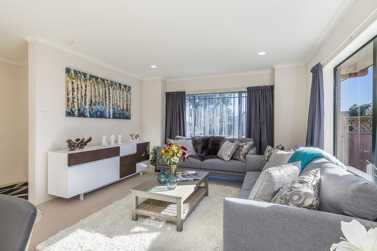 Photo of property in 12 Blackwood Drive, Wattle Downs, Auckland, 2103