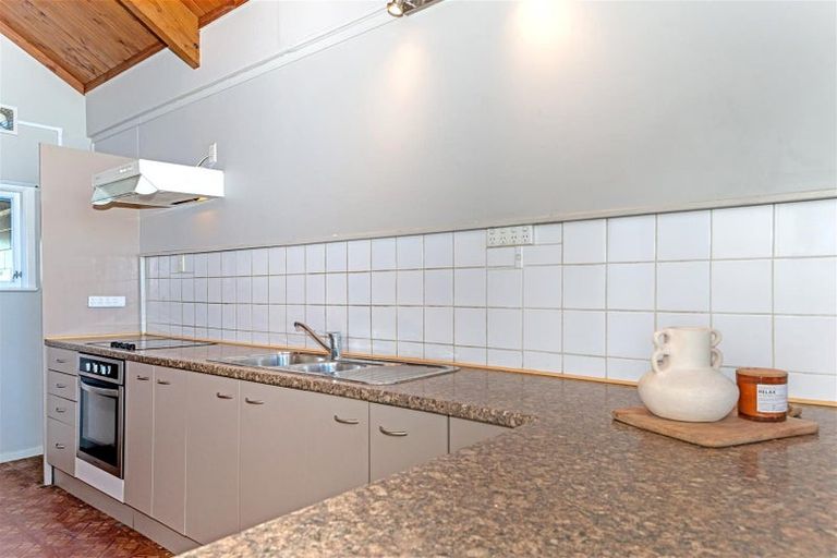 Photo of property in 28 De Lautour Road, Inner Kaiti, Gisborne, 4010