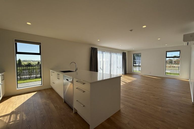 Photo of property in 2 Paradise Way, Halswell, 8025