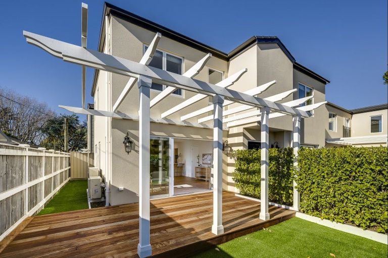 Photo of property in 9a Church Road, Taradale, Napier, 4112