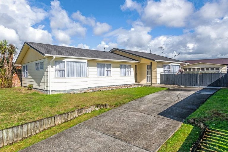 Photo of property in 63 Rhodes Drive, Kelvin Grove, Palmerston North, 4414