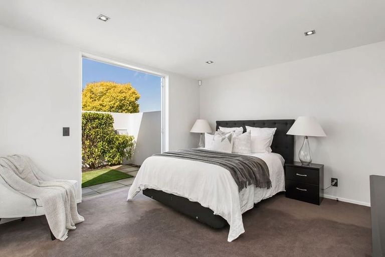 Photo of property in 43 Hawkesbury Avenue, St Albans, Christchurch, 8014